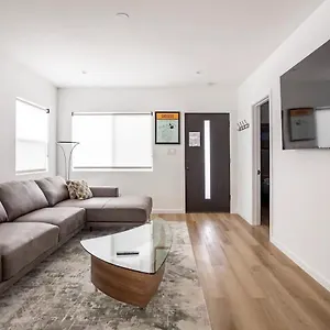 Monopoly House - Spacious 2bd 8 Min From Airport Villa Los Angeles